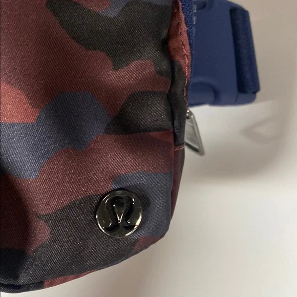 Lululemon Camouflage Bag - Picture 5 of 5